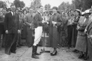 Queen of the Murray presents whip jockey G Manson Mildura Cup 1952 6" x 4" Photo Print