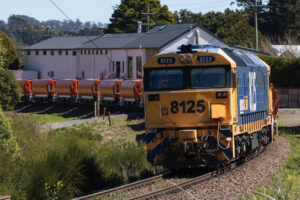 Pacific National 8125 At Robertson With Hoppers 6" x 4" Photo Print