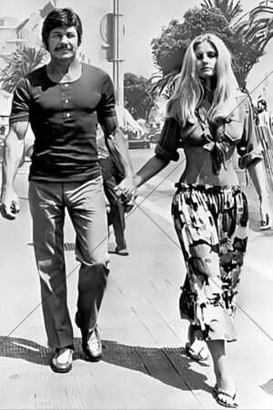 Charles Bronson and Jill Ireland Walking 1971 Photo 6x4 Print