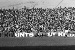 Essendon vs St Kilda Packed Hill 6" x 4" Photo Print