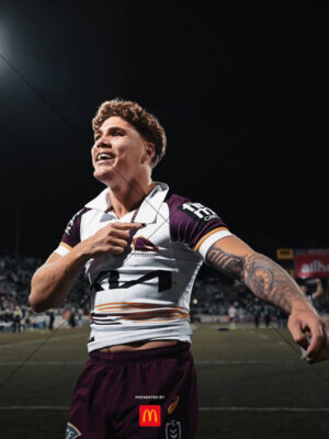 Reece Walsh Points To Crest 6" x 8" Photo Print