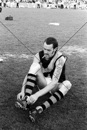 Robbie 'Bones' McGhie Lacing Boots On Ground 6" x 4" Photo Print