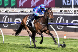 Pride Of Jenny Drives To The Line 6" x 4" Photo Print