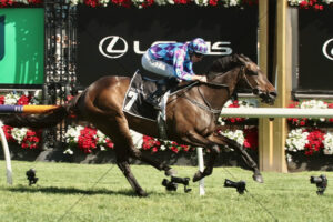 Pride Of Jenny Powering Past Lexus Gate 6" x 4" Photo Print