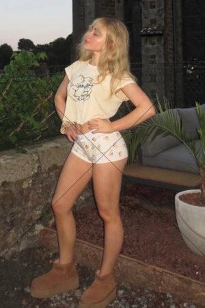 Sabrina Carpenter Cream Tee Pose 6" x 4" Photo Print