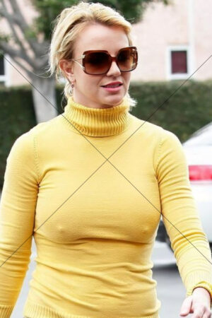 Britney Spears In Yellow Turtleneck Street Style 6" x 4" Photo Print