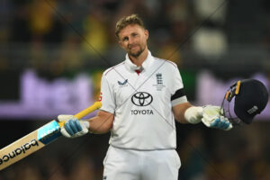 Joe Root Raising Bat After Ashes Century Celebration 6" x 4" Photo Print