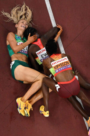 Jessica Hull Tokyo 1500m finish celebration 6" x 4" Photo Print