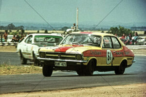 John Walker City State Torana XU1 leading at Calder 1971 6" x 4" Photo Print
