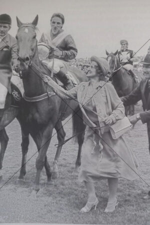 Kiwi and Jimmy Cassidy 1983 Melbourne Cup victory 6" x 4" Photo Print