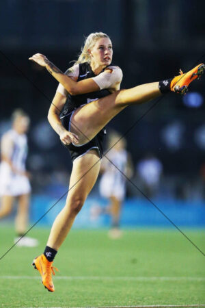 Tayla Harris Set Kick With Eyes Upfield 6x4 Photo Print