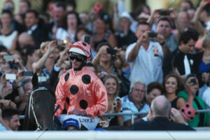 Black Caviar Parade Ring Crowd Scene 6" x 4" Photo Print