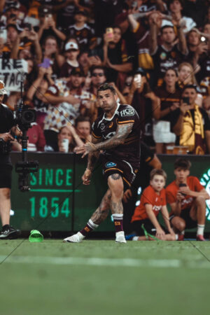 Adam Reynolds Broncos Kick in Front of Crowd 6x4 Photo Print