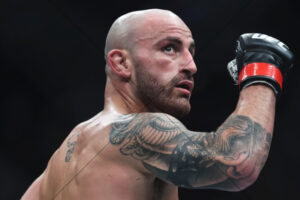 Alexander Volkanovski Over Shoulder Glove Raise Action Shot 6x4 Photo Print